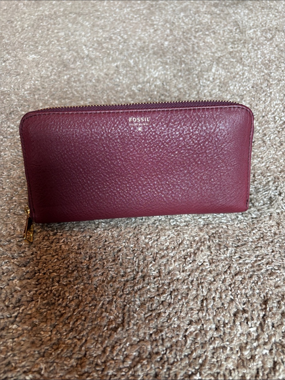 Fossil Women's Burgundy Pebbled Leather Zip Wallet with Gold Hardware